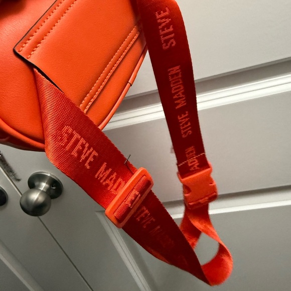 NWOT Steve Madden Orange Belt Bag - Picture 3 of 4